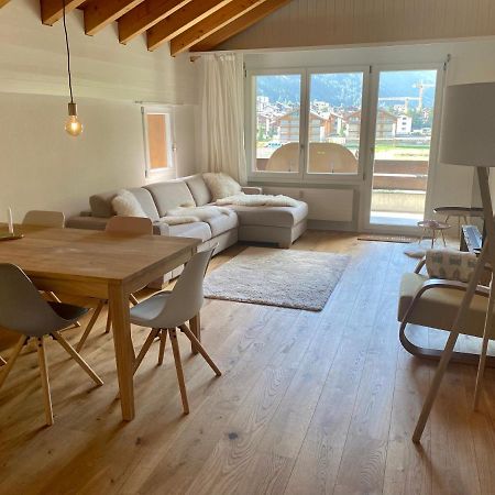 Moderne Dachwohnung Naehe Zermatt Mit Balkon Täsch Dış mekan fotoğraf