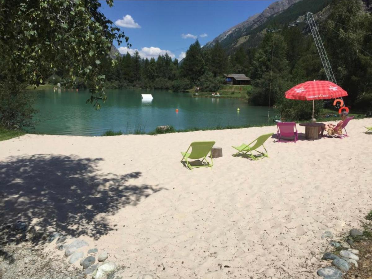 Moderne Dachwohnung Naehe Zermatt Mit Balkon Täsch Dış mekan fotoğraf