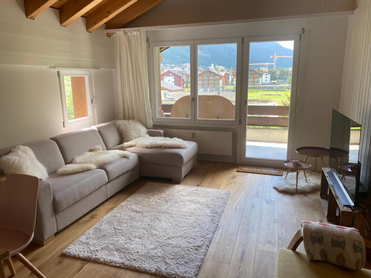 Moderne Dachwohnung Naehe Zermatt Mit Balkon Täsch Dış mekan fotoğraf