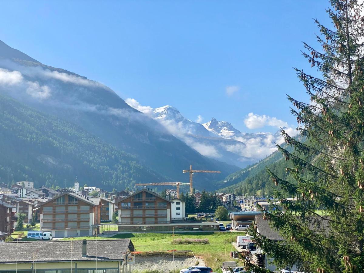 Moderne Dachwohnung Naehe Zermatt Mit Balkon Täsch Dış mekan fotoğraf