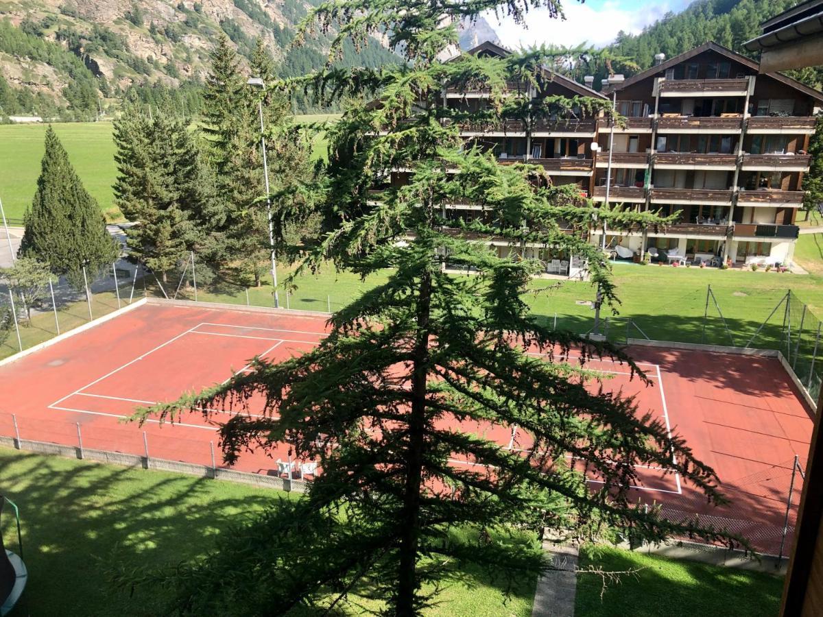 Moderne Dachwohnung Naehe Zermatt Mit Balkon Täsch Dış mekan fotoğraf