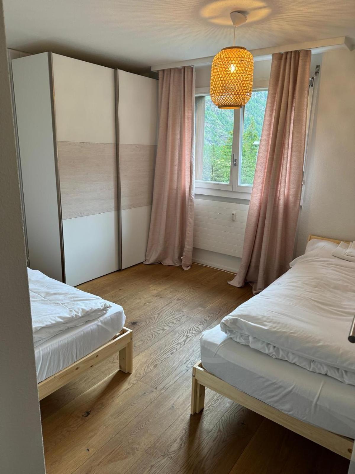 Moderne Dachwohnung Naehe Zermatt Mit Balkon Täsch Dış mekan fotoğraf